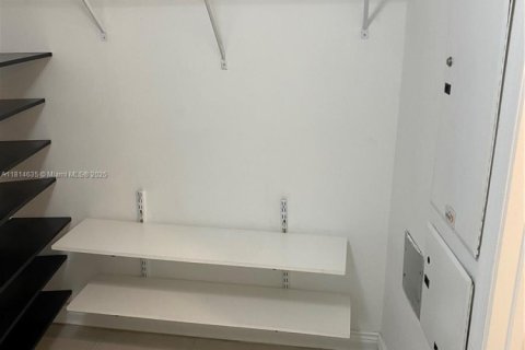 Condo in Miami, Florida, 1 bedroom  № 1772563 - photo 9
