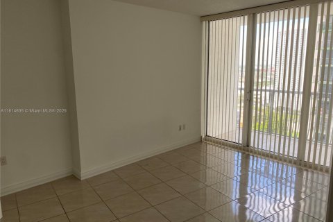 Condo in Miami, Florida, 1 bedroom  № 1772563 - photo 12
