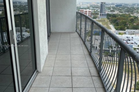 Condo in Miami, Florida, 1 bedroom  № 1772563 - photo 7