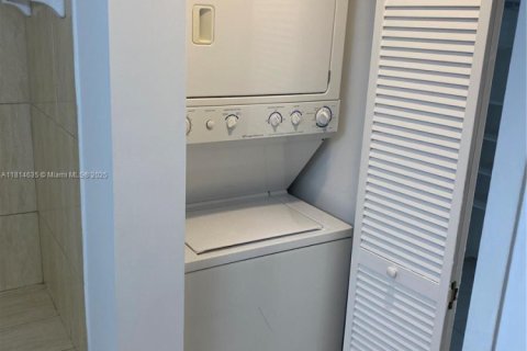 Condo in Miami, Florida, 1 bedroom  № 1772563 - photo 18