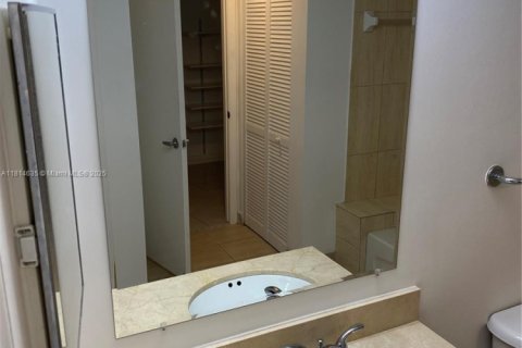Condo in Miami, Florida, 1 bedroom  № 1772563 - photo 17