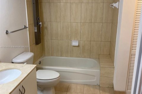 Condo in Miami, Florida, 1 bedroom  № 1772563 - photo 14