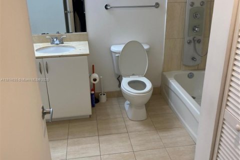 Condo in Miami, Florida, 1 bedroom  № 1772563 - photo 10