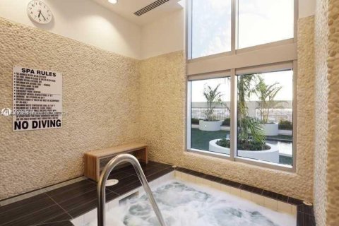 Купить кондоминиум в Майами, Флорида 2 спальни, 104.14м2, № 1957960 - фото 25