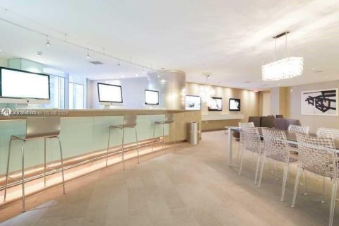 Купить кондоминиум в Майами, Флорида 2 спальни, 104.14м2, № 1957960 - фото 20