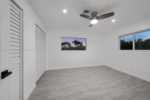 Commercial property in Coral Springs, Florida 213.3 sq.m. № 1926694 - photo 20