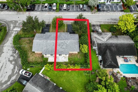 Commercial property in Coral Springs, Florida 213.3 sq.m. № 1926694 - photo 30