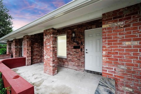 Commercial property in Coral Springs, Florida 213.3 sq.m. № 1926694 - photo 4