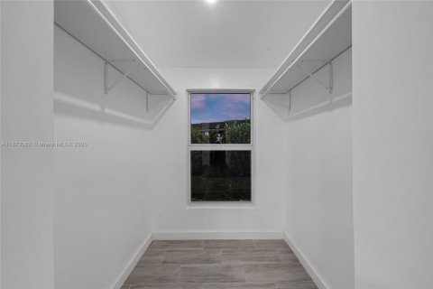 Commercial property in Coral Springs, Florida 213.3 sq.m. № 1926694 - photo 19