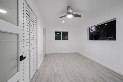 Commercial property in Coral Springs, Florida 213.3 sq.m. № 1926694 - photo 16