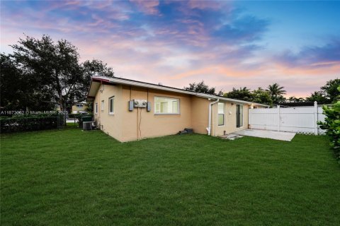 Commercial property in Coral Springs, Florida 213.3 sq.m. № 1926694 - photo 24