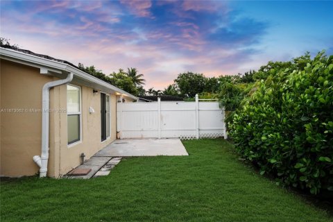 Commercial property in Coral Springs, Florida 213.3 sq.m. № 1926694 - photo 25