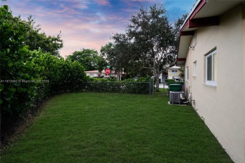 Commercial property in Coral Springs, Florida 213.3 sq.m. № 1926694 - photo 27