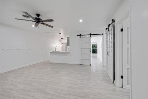 Commercial property in Coral Springs, Florida 213.3 sq.m. № 1926694 - photo 8