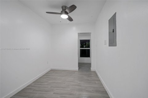 Commercial property in Coral Springs, Florida 213.3 sq.m. № 1926694 - photo 18