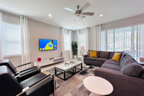 Casa en venta en Kissimmee, Florida, 5 dormitorios, 239.13 m2 № 1547909 - foto 6