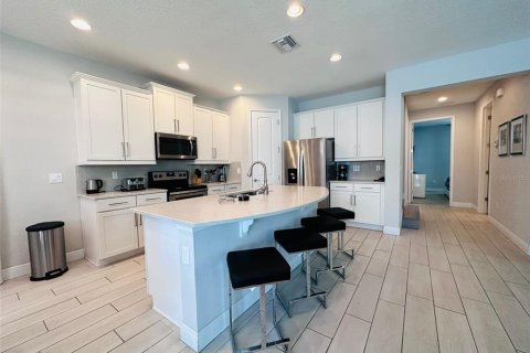 Casa en venta en Kissimmee, Florida, 5 dormitorios, 239.13 m2 № 1547909 - foto 4