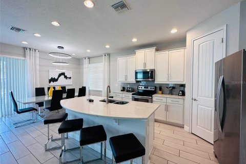 Casa en venta en Kissimmee, Florida, 5 dormitorios, 239.13 m2 № 1547909 - foto 3