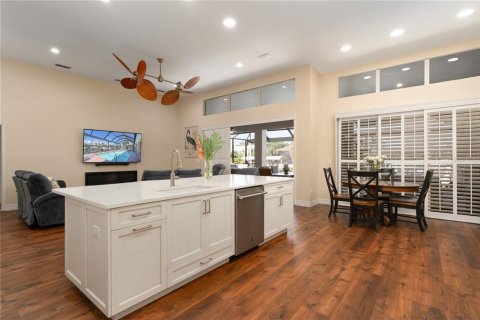 House in Cape Coral, Florida 3 bedrooms, 214.79 sq.m. № 1679530 - photo 14
