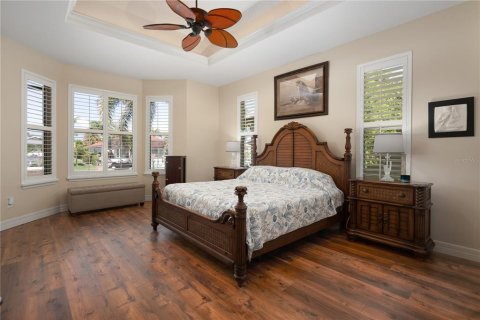House in Cape Coral, Florida 3 bedrooms, 214.79 sq.m. № 1679530 - photo 21