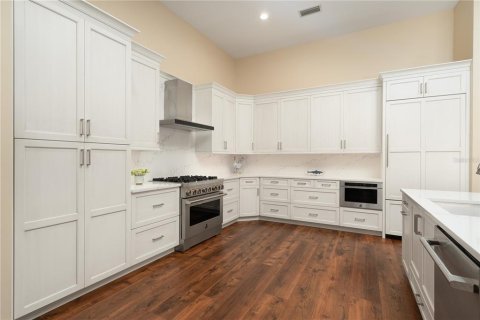 House in Cape Coral, Florida 3 bedrooms, 214.79 sq.m. № 1679530 - photo 10