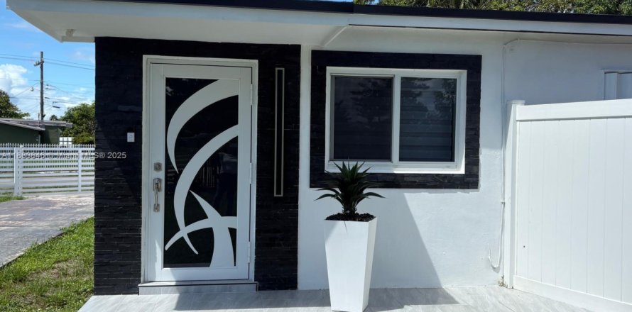 Villa ou maison à Miami Gardens, Floride 3 chambres, 82.5 m2 № 1933202