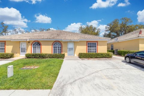 House in Kissimmee, Florida 2 bedrooms, 72.84 sq.m. № 2117312