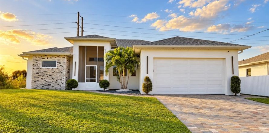 Villa ou maison à Lehigh Acres, Floride 3 chambres, 158.21 m2 № 2434600