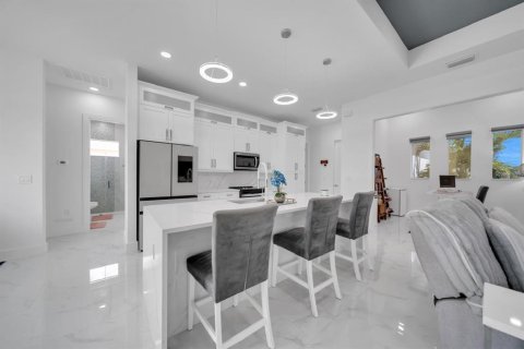 Villa ou maison à vendre à Lehigh Acres, Floride: 3 chambres, 158.21 m2 № 2434600 - photo 6