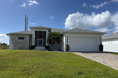 Villa ou maison à vendre à Lehigh Acres, Floride: 3 chambres, 158.21 m2 № 2434600 - photo 2