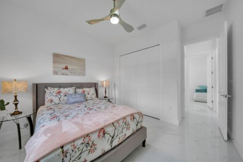 Villa ou maison à vendre à Lehigh Acres, Floride: 3 chambres, 158.21 m2 № 2434600 - photo 13