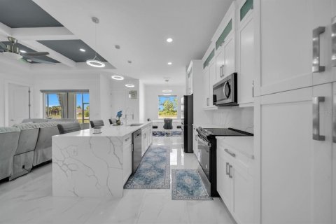 Villa ou maison à vendre à Lehigh Acres, Floride: 3 chambres, 158.21 m2 № 2434600 - photo 5