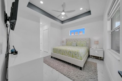 Villa ou maison à vendre à Lehigh Acres, Floride: 3 chambres, 158.21 m2 № 2434600 - photo 8