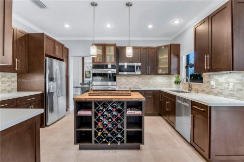 Casa en venta en Pembroke Pines, Florida, 5 dormitorios, 364.83 m2 № 1922938 - foto 13