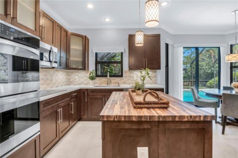 Casa en venta en Pembroke Pines, Florida, 5 dormitorios, 364.83 m2 № 1922938 - foto 12