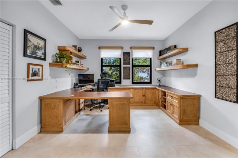 Casa en venta en Pembroke Pines, Florida, 5 dormitorios, 364.83 m2 № 1922938 - foto 26