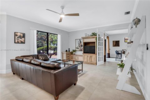 Casa en venta en Pembroke Pines, Florida, 5 dormitorios, 364.83 m2 № 1922938 - foto 18