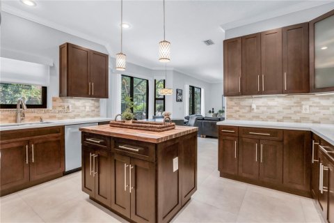 Casa en venta en Pembroke Pines, Florida, 5 dormitorios, 364.83 m2 № 1922938 - foto 11