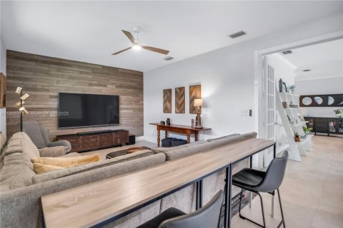 Casa en venta en Pembroke Pines, Florida, 5 dormitorios, 364.83 m2 № 1922938 - foto 22