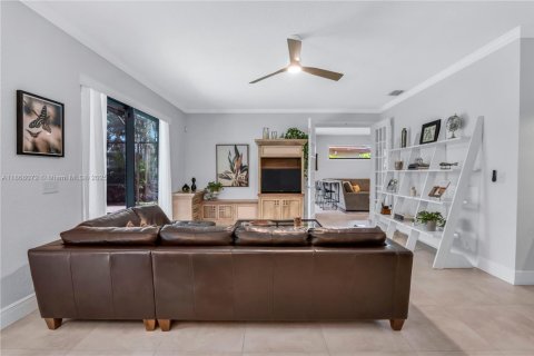 Casa en venta en Pembroke Pines, Florida, 5 dormitorios, 364.83 m2 № 1922938 - foto 16