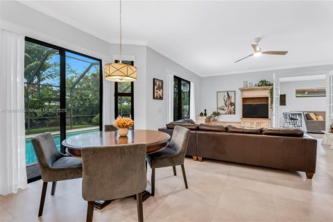Casa en venta en Pembroke Pines, Florida, 5 dormitorios, 364.83 m2 № 1922938 - foto 15