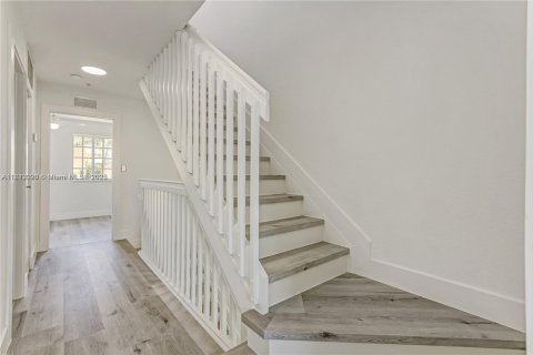 Condo in North Miami Beach, Florida, 3 bedrooms  № 1788528 - photo 8