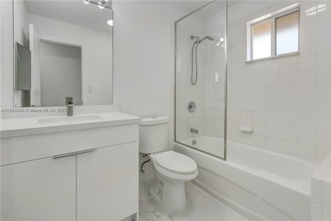 Condo in North Miami Beach, Florida, 3 bedrooms  № 1788528 - photo 11