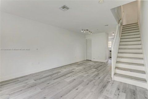 Condo in North Miami Beach, Florida, 3 bedrooms  № 1788528 - photo 5