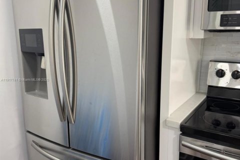 Townhouse in Tamarac, Florida 3 bedrooms, 114.27 sq.m. № 1972336 - photo 4