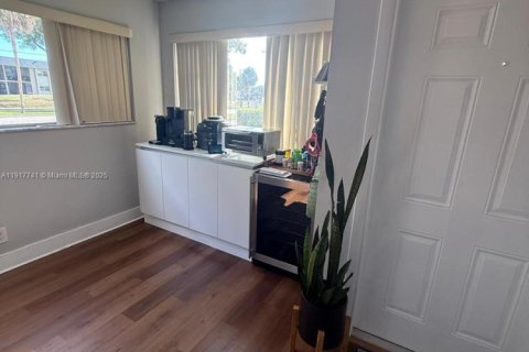 Townhouse in Tamarac, Florida 3 bedrooms, 114.27 sq.m. № 1972336 - photo 6