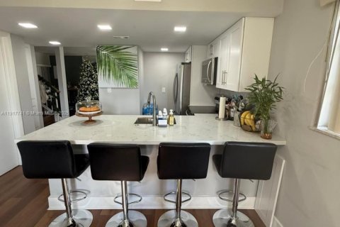 Townhouse in Tamarac, Florida 3 bedrooms, 114.27 sq.m. № 1972336 - photo 2