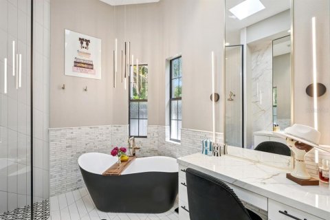 House in Winter Park, Florida 5 bedrooms, 281.31 sq.m. № 2112233 - photo 26
