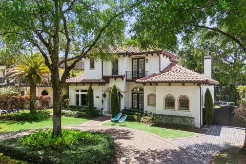 House in Winter Park, Florida 5 bedrooms, 281.31 sq.m. № 2112233 - photo 5