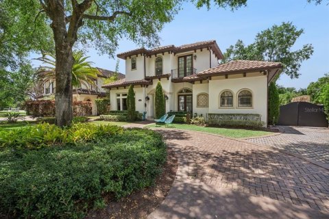 House in Winter Park, Florida 5 bedrooms, 281.31 sq.m. № 2112233 - photo 6
